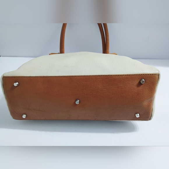 Valentina Cream and Tan Leather Handbag. Pre-owned. Great Condition. - Picture 5 of 15